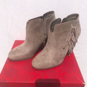 [NWT] Carlos Santana Taupe Fringe Bootie Size 7.5